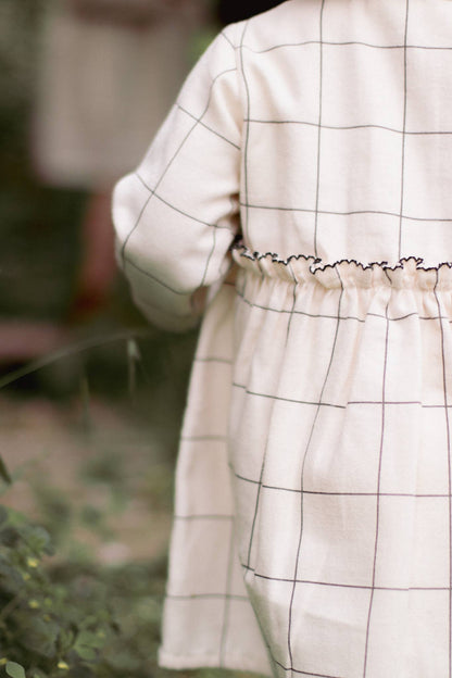 Sarah klänning baby/flicka i rutigt mönster – Ekologisk bomull