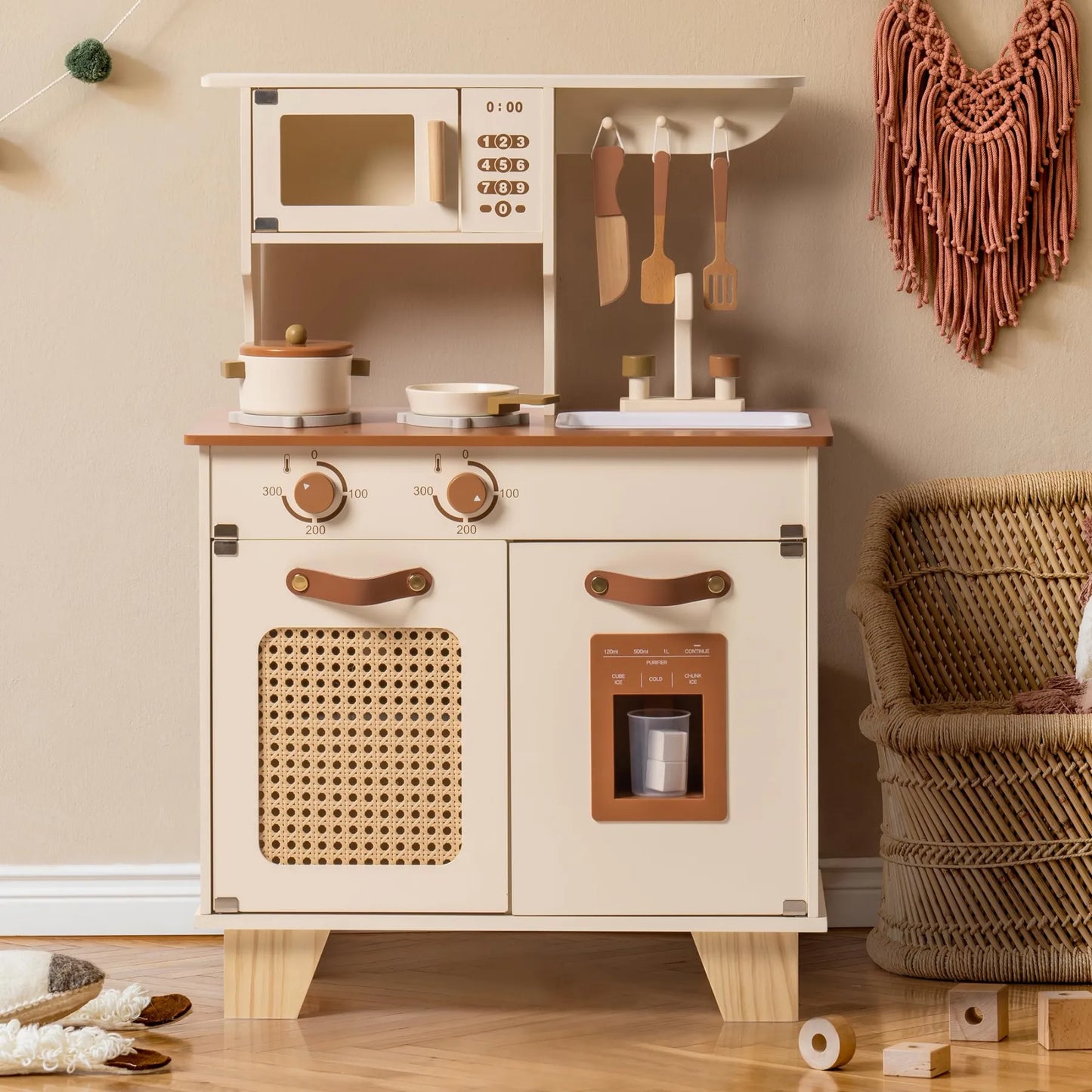 Barnkök i trä – Mocha Montessori med isdispenser (3+) | leksakskök med tillbehör