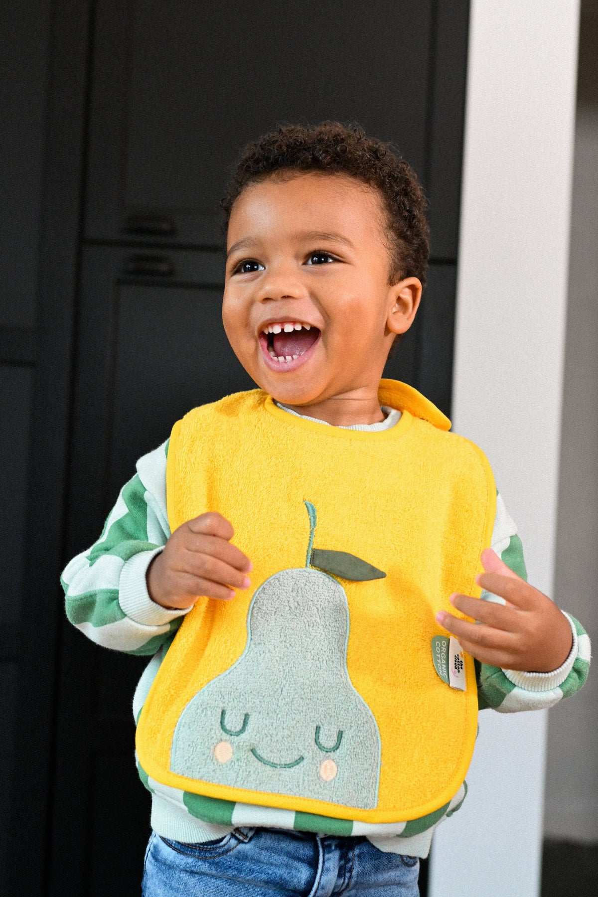 Babyhaklapp Lola Lemon i frotté – the cotton cloud – detaljbild 5