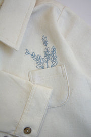 Broderad barnskjorta beige/blå – Eli & Nev – Eli & Nev – detaljbild 3
