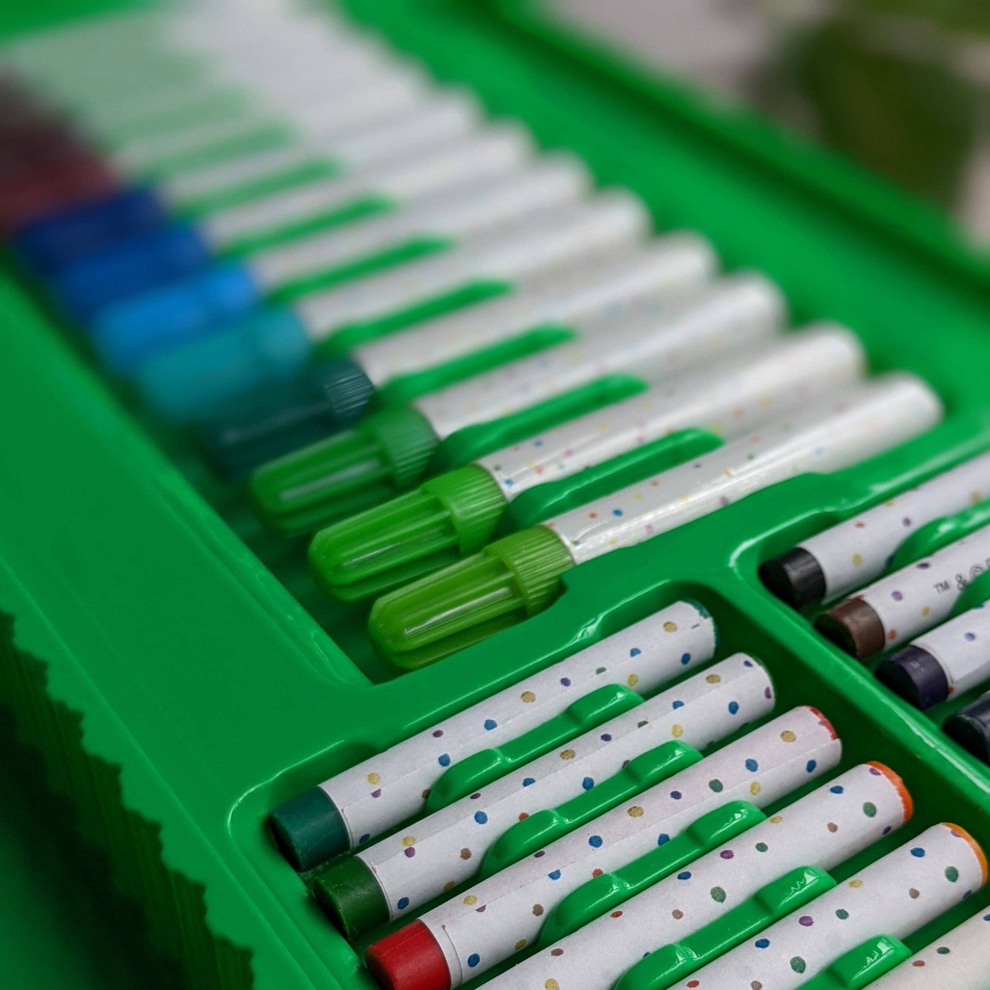 Eric Carle målar- och konstnärsset för barn – 87 delar (The Very Hungry Caterpillar)