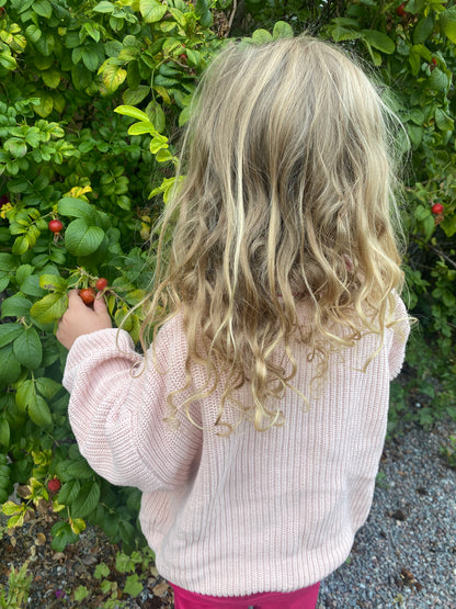Mysiga och Stiliga Bomullsstickade Tröjor för Småbarn i Vackra Färger och Oversize Passform