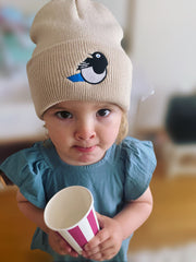 Broderad babymössa Skata i bomull – BaraBaby – detaljbild 3