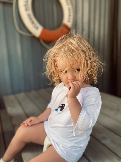 BaraBaby Oversized Children's T-shirt - Ultra-soft White with Little Magpie Print