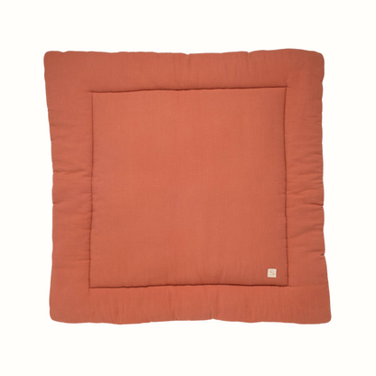 Lekmatta i dubbel muslin – Uni Terracotta 100×100×5 cm