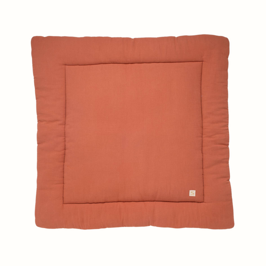 Lekmatta i dubbel muslin – Uni Terracotta 100×100×5 cm
