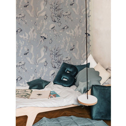 Tapet Barnrum - Magic of the Ocean Creamy Blue BIG | Marin Illustration | Remsa 280×100 cm (Non-woven)
