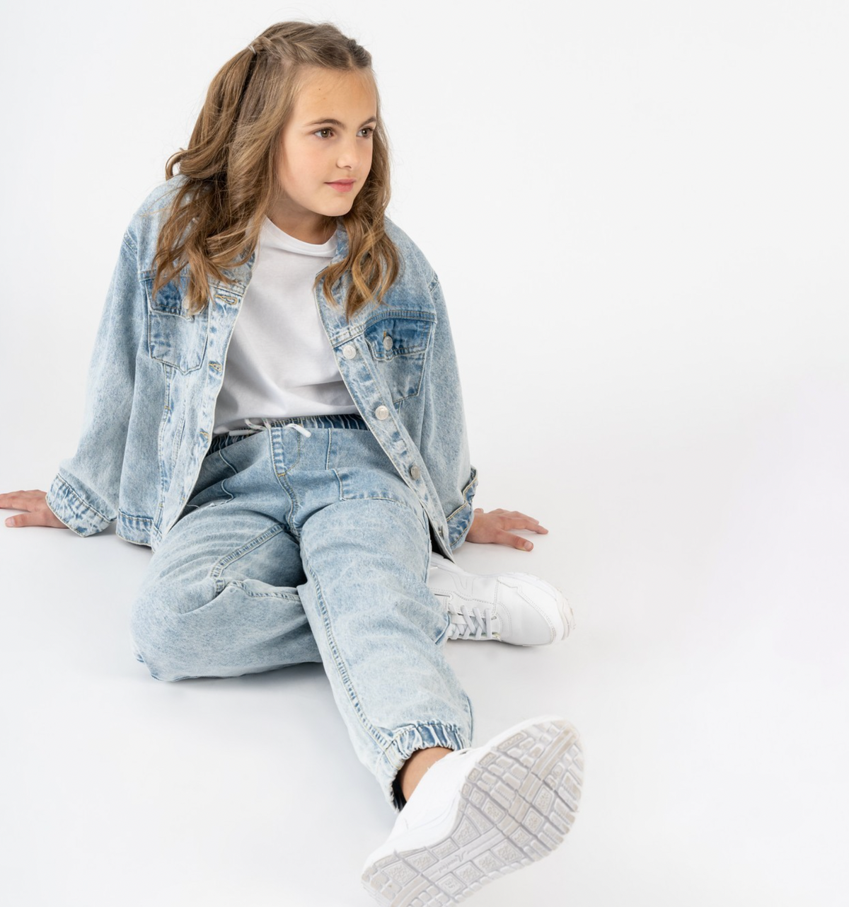 Barcelona loose fit jeans för barn i denim – Charangas – bild 4