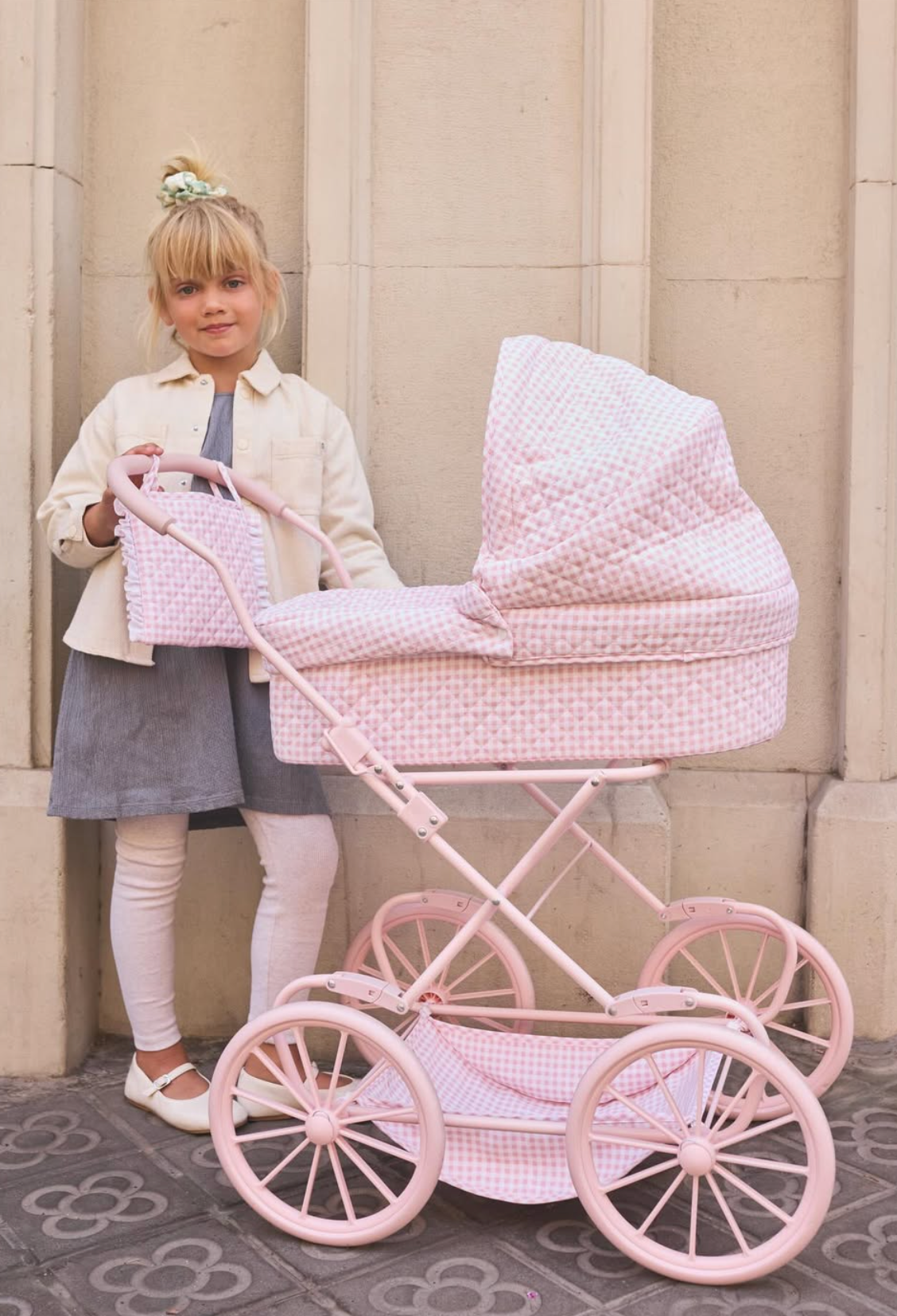 Dockvagn Rosa Vichy – vikbar barnvagn för dockor Monnëka