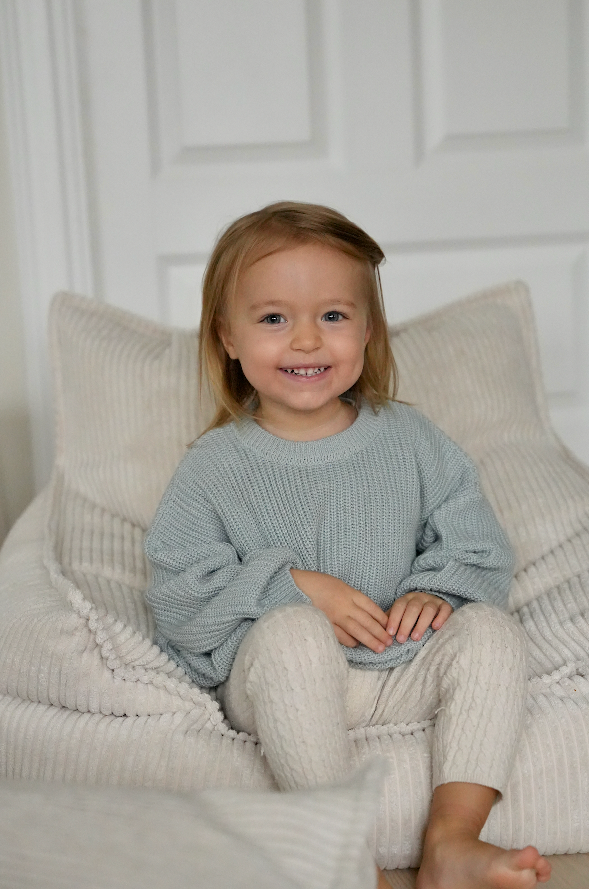 Cozy and Stylish Cotton Knit Sweaters for Toddlers in Beautiful Colors and Oversize Fit 