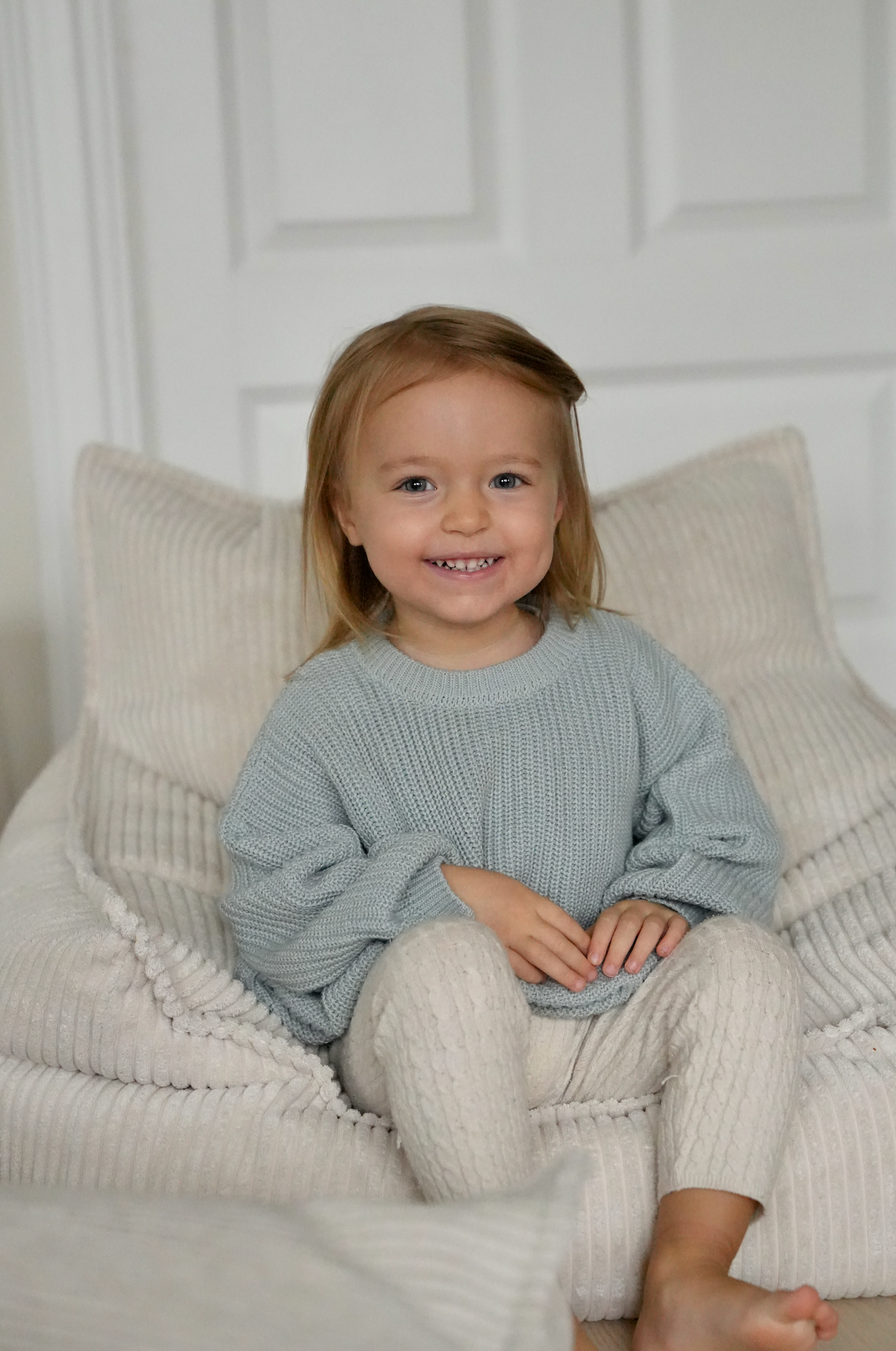 Stickad oversized tröja i bomull – barn – BaraBaby