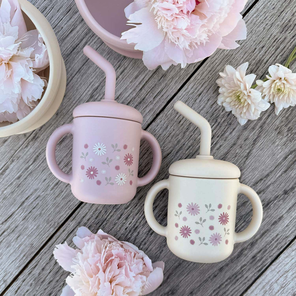 Spill-proof silicone cup with handles – Sandshell Flowers