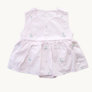 Heather babyromper med broderade blommor – Eli & Nev