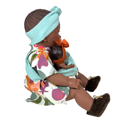 Docka med baby – ALIKA (40 cm) handgjord i Spanien