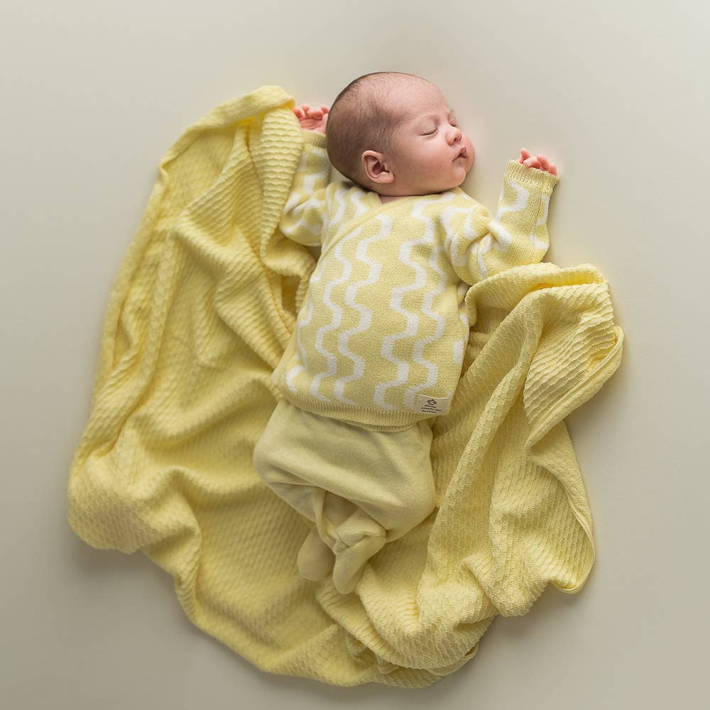 Babyfilt i ekologisk bomull – micu micu, mjuk gul (80×100 cm) | Tillverkad i Barcelona