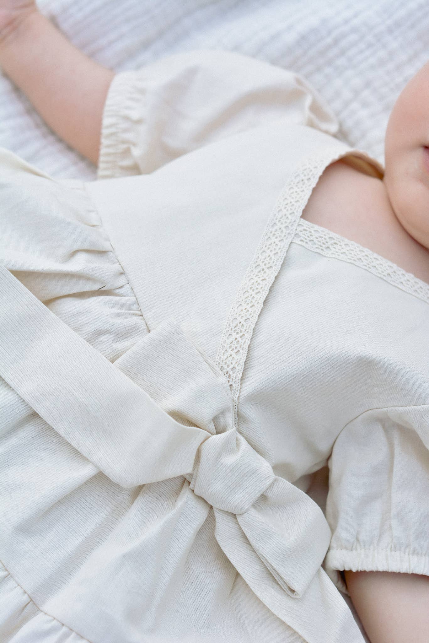 Lara sommarklänning baby/flicka i bomull – Beige