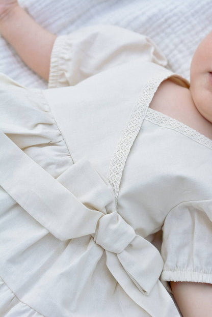 Lara sommarklänning baby/flicka i bomull – Beige