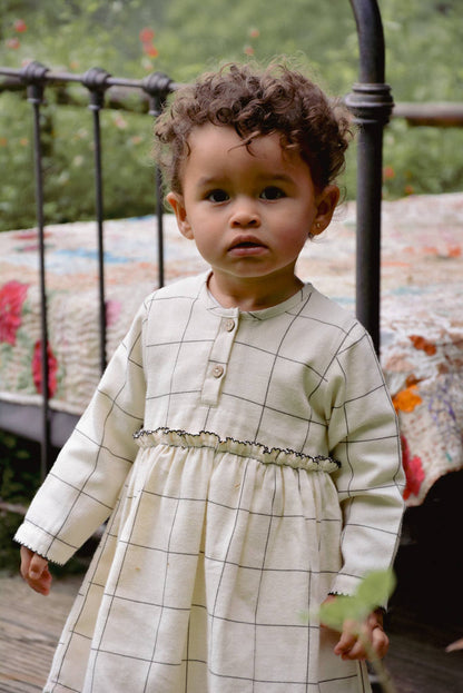 Sarah klänning baby/flicka i rutigt mönster – Ekologisk bomull