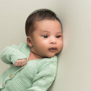 Stickad babyjacka Soft Green | Micu Micu – produktbild 4