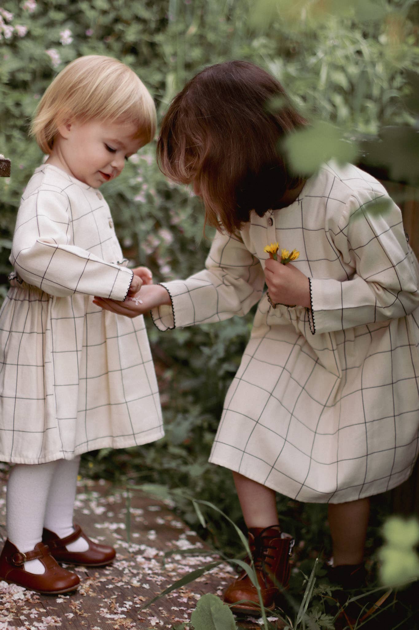 Sarah klänning baby/flicka i rutigt mönster – Ekologisk bomull