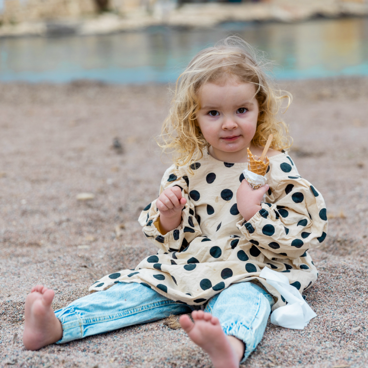 Polka Dot Flickors Vårklänning - Skandinavisk Stil, Avslappnad Ryggen med Knappar, Söt Vårklänning för Flickor