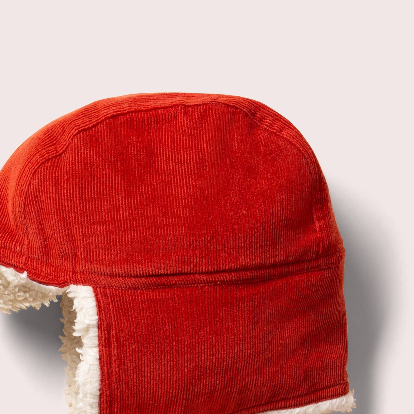 Vintermössa barn – Red, ekologisk sherpa & knäppbar hakrem | Little Green Radicals