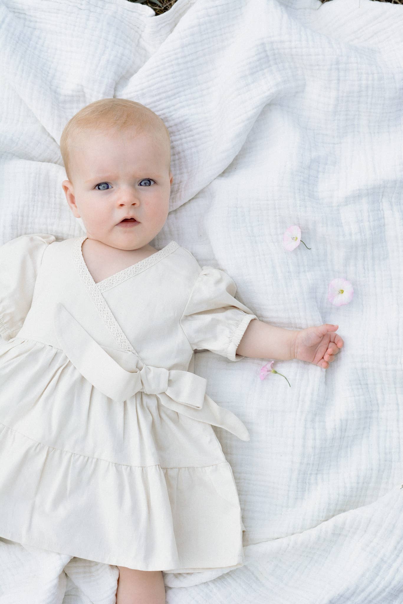 Lara sommarklänning baby/flicka i bomull – Beige