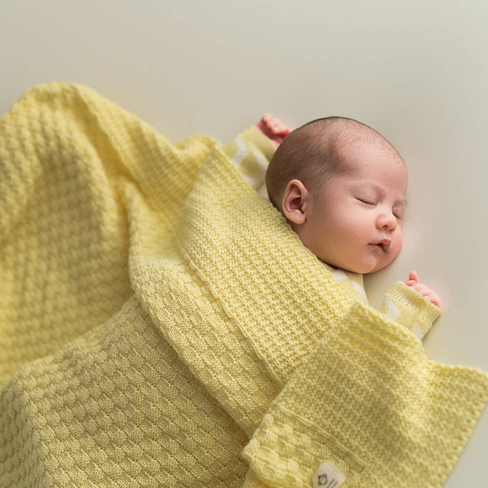 Babyfilt i ekologisk bomull – micu micu, mjuk gul (80×100 cm) | Tillverkad i Barcelona