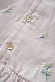 Heather babyromper med broderade blommor
