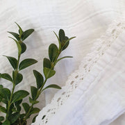 Ekologisk muslinfilt med spets – Vit – Summerville organic – detaljbild 9
