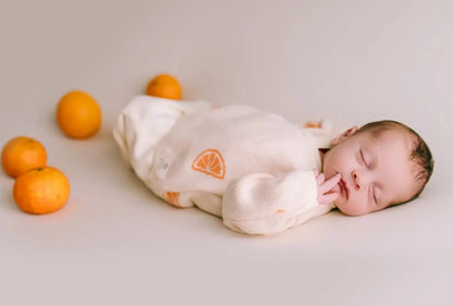 Nyföddspaket Oranges Garden: Mössa, jacka, byxor och väska - Ekologisk bomull