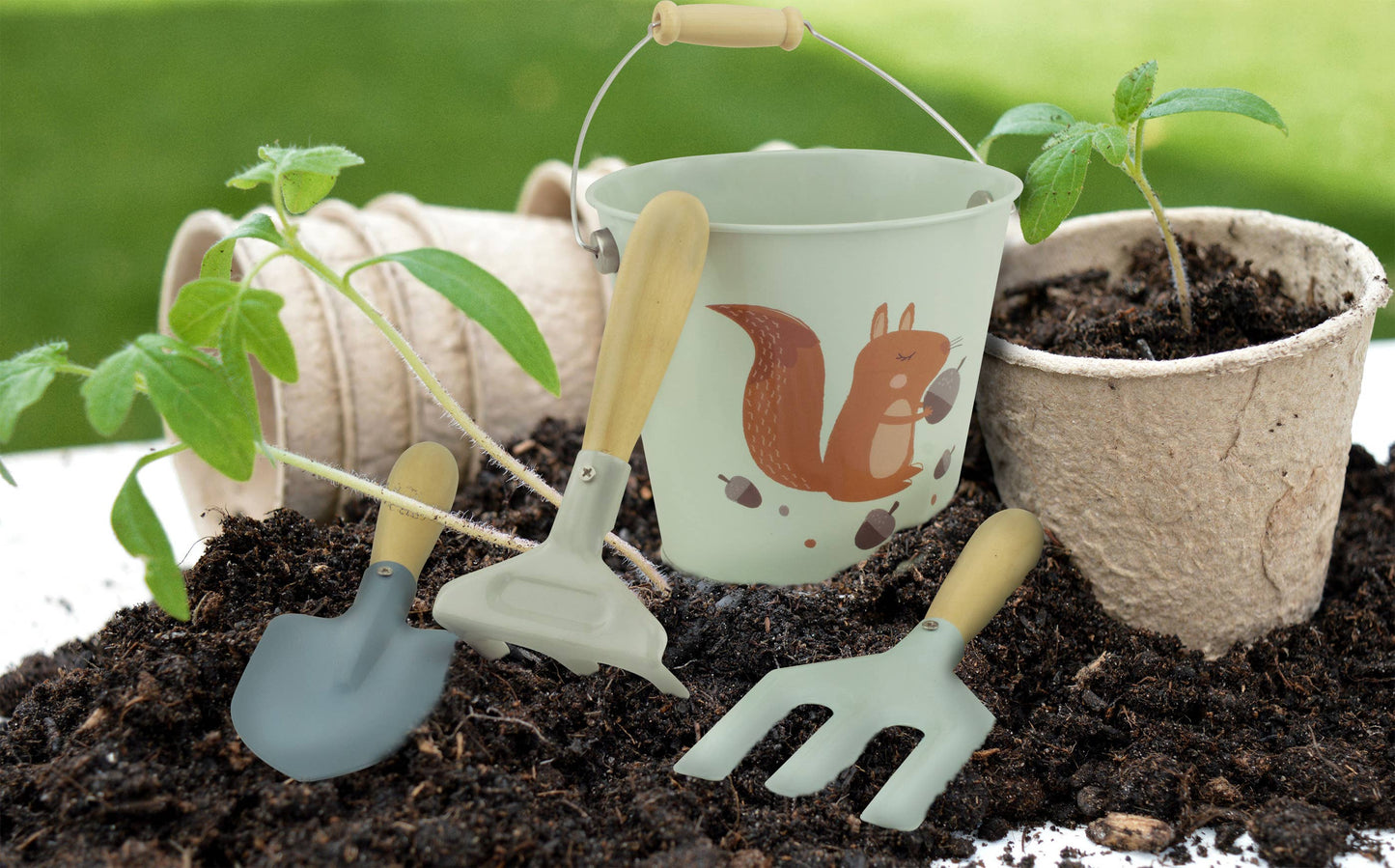 Trädgårdsset för barn – Ekorre med hink och verktyg