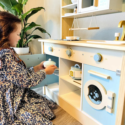 Barnkök i trä blå – komplett med tvättmaskin & realistiska tillbehör