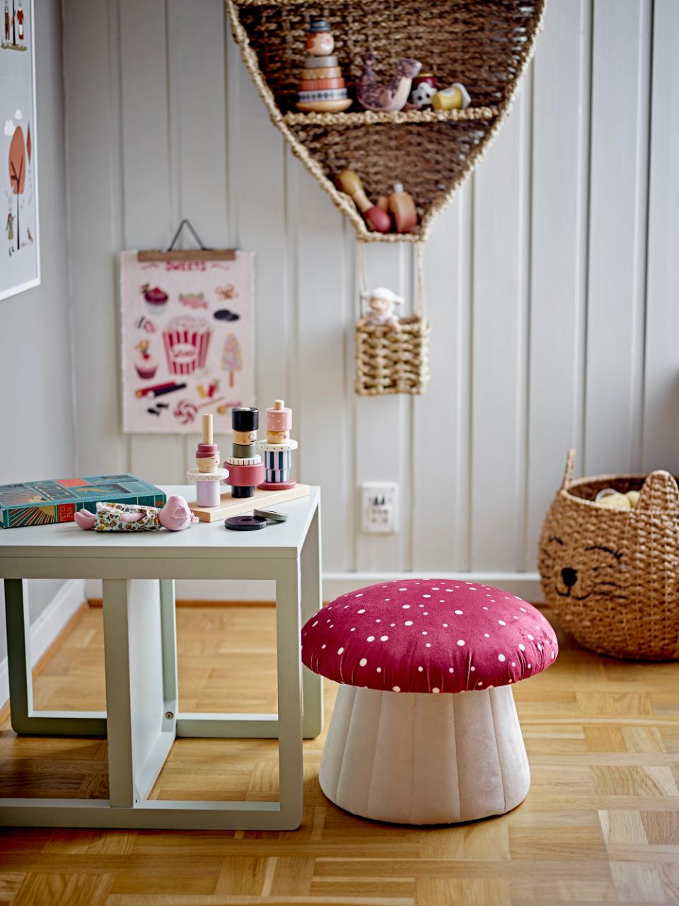 Bloomingville – Puff “Lue” i Rött Polyester | Sittpuff eller Fotpall för Barnrum Ø 37 × H 30 cm