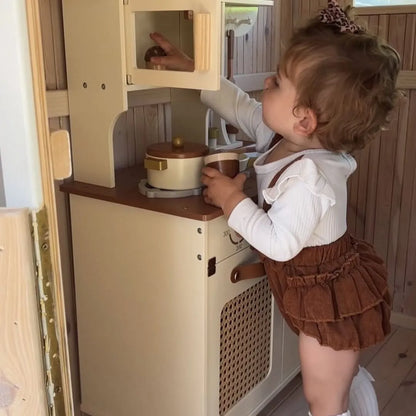 Barnkök i trä – Mocha Montessori med isdispenser (3+) | leksakskök med tillbehör