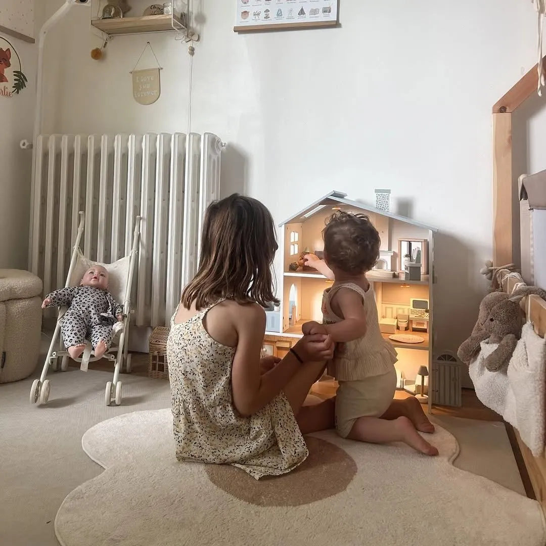 Dockhus Nordic i trä med belysning – BaraBaby, bild 2