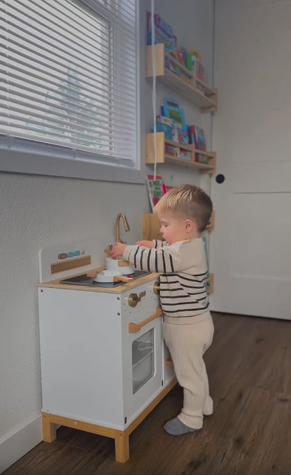 Barnkök i trä – Vit, minimalistisk (ugn, spis & diskho)