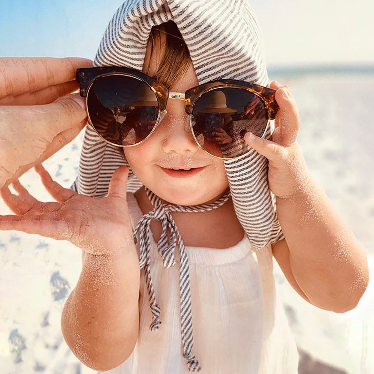 Wide-brimmed sun hat for babies and toddlers for spring/summer! Bucket Hat in cotton linen for the beach from 2m-4 years