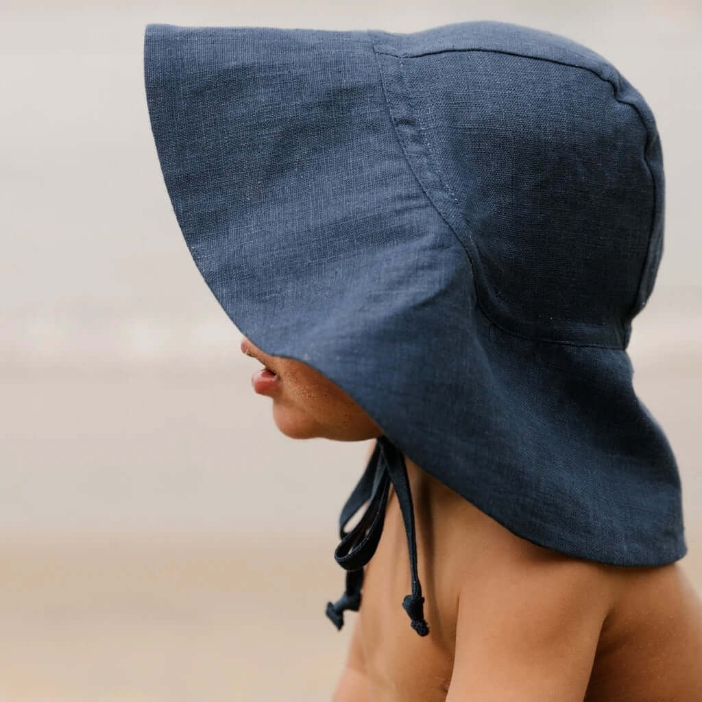 Storbrättad solhatt för baby och småbarn i bomull och linne – BaraBaby